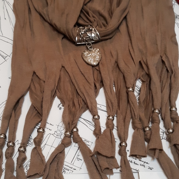 Scarfs - Picture 2 of 9